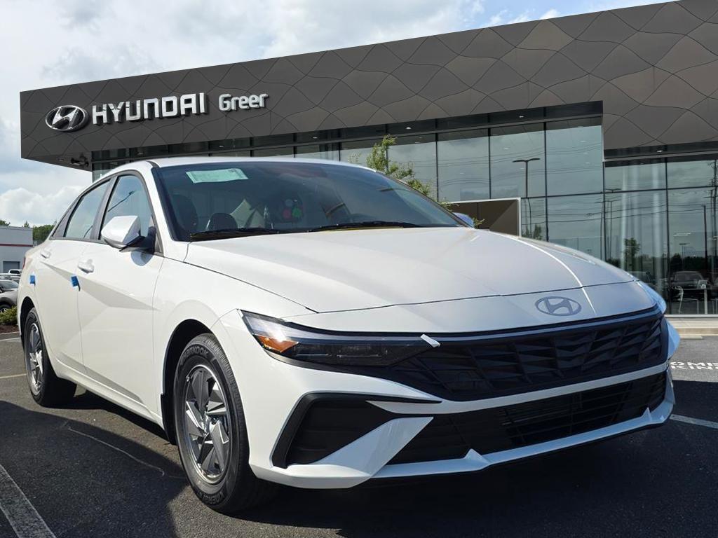 New 2026 Hyundai ELANTRA SE