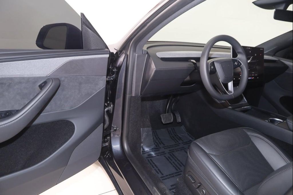 2026 Tesla MODEL Y PREMIUM ALL-WHEEL DRIVE 缩略图 47