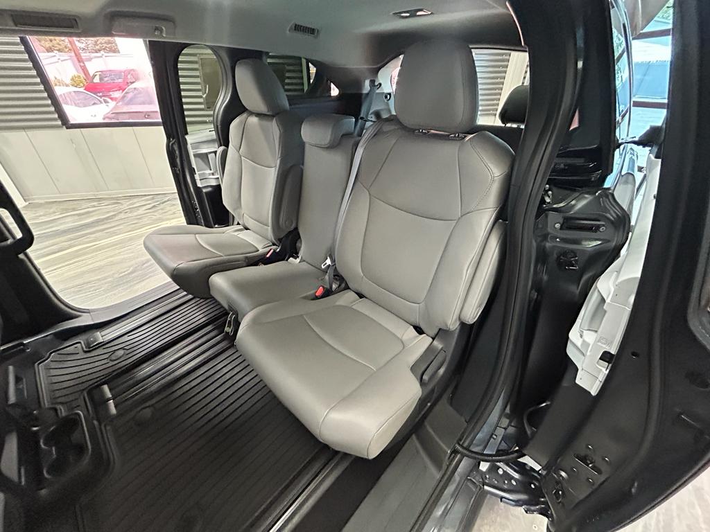 TOYOTA SIENNA - 8