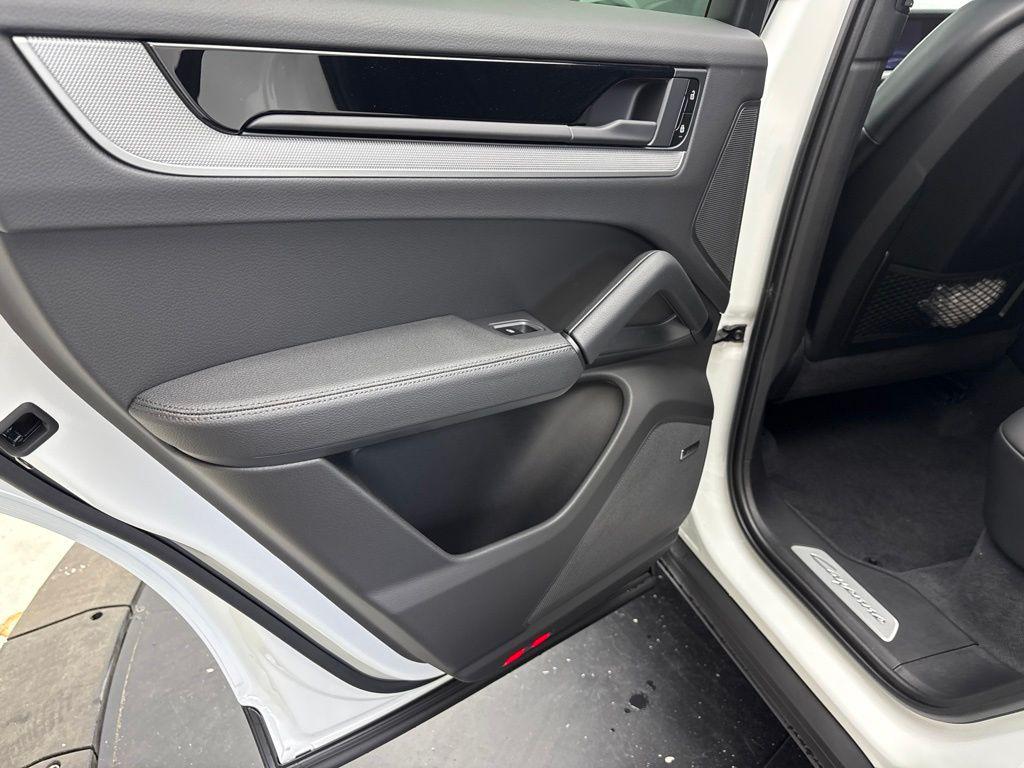 صورة مصغرة 18 لـ 2026 Porsche CAYENNE