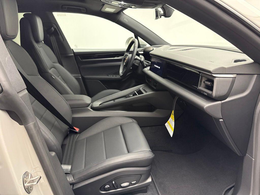 صورة مصغرة 22 لـ 2026 Porsche MACAN MACAN ELECTRIC 4