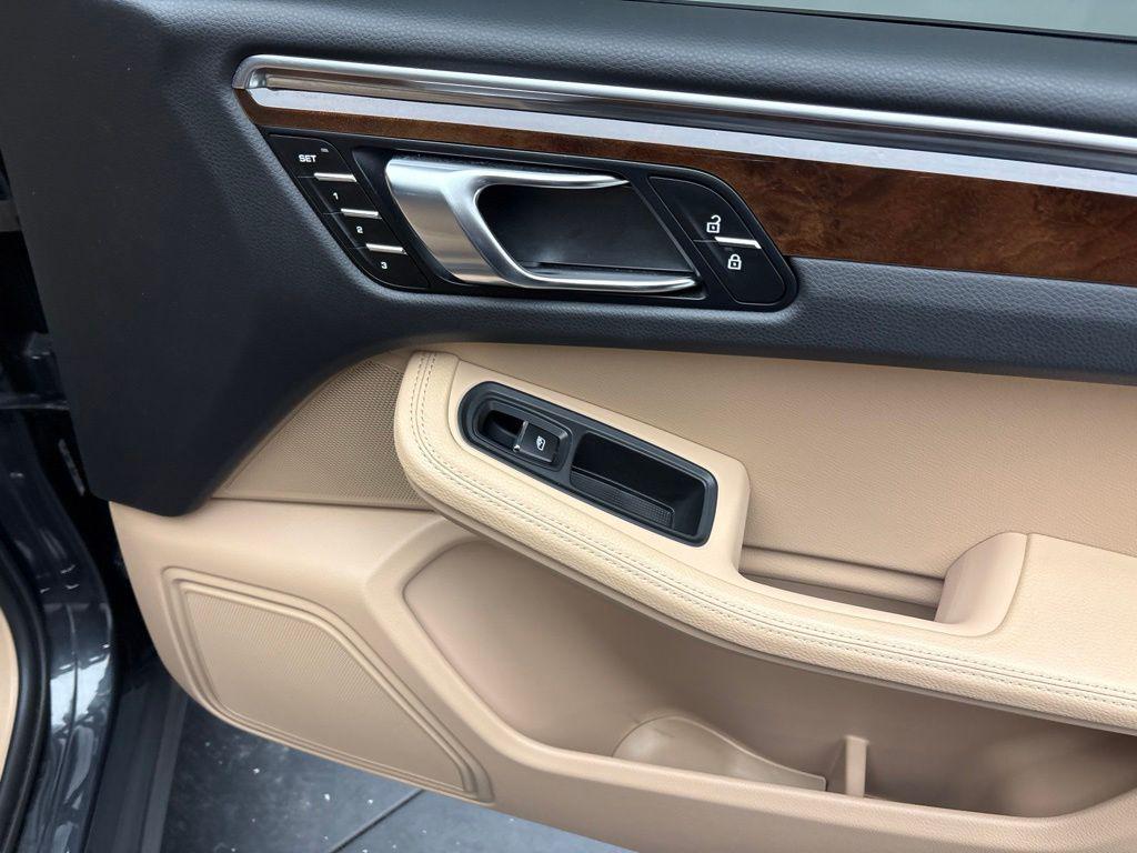 صورة مصغرة 24 لـ 2024 Porsche MACAN