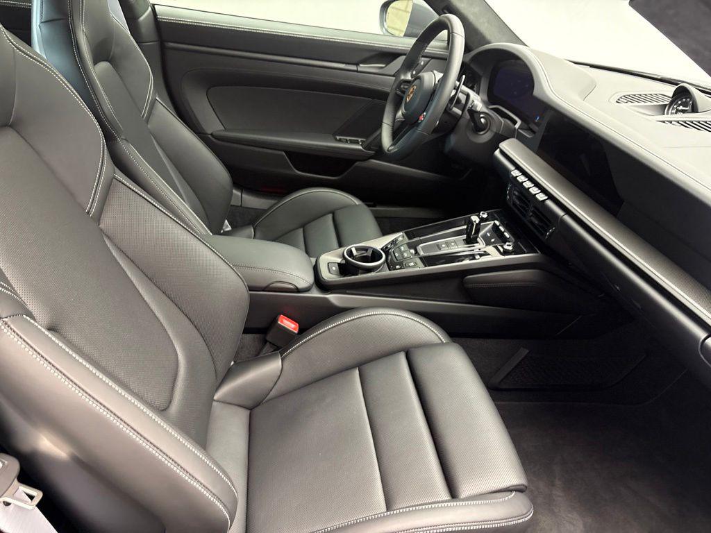 2025 Porsche 911 CARRERA 4 GTS 缩略图 21