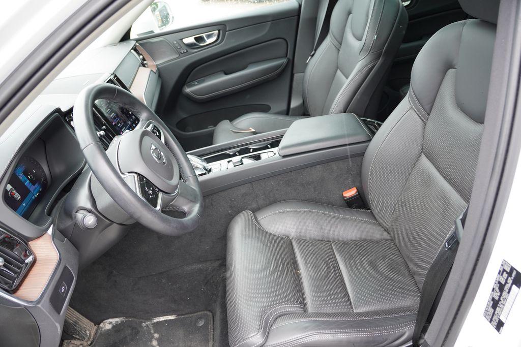 صورة 4 لـ 2023 Volvo XC60 B5 ULTIMATE BRIGHT THEME