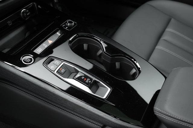 صورة 18 لـ 2025 AUDI A5 PREMIUM TFSI QUATTRO S TRONIC