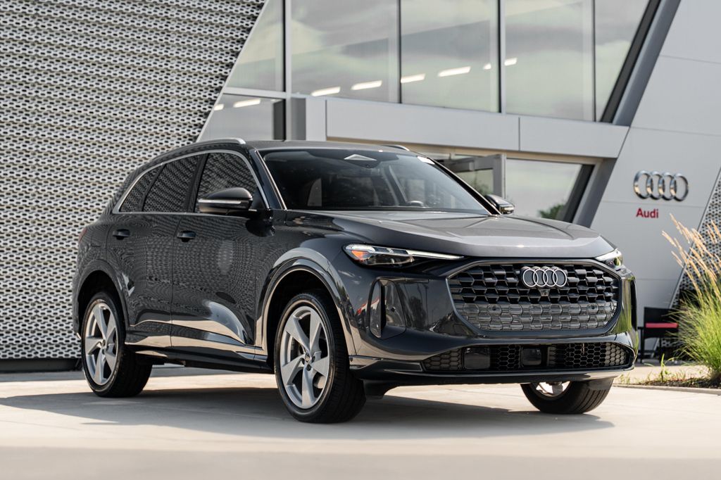 صورة 1 لـ 2025 AUDI Q5 PREMIUM PLUS TFSI QUATTRO S TRONIC