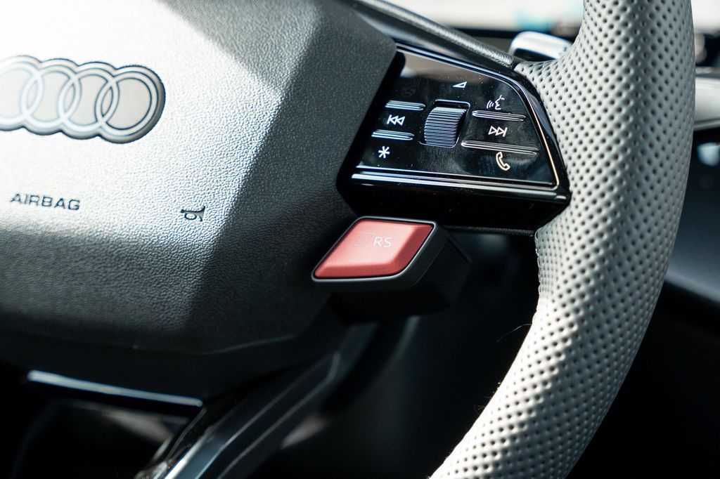 صورة 11 لـ 2026 AUDI RS 3 TFSI QUATTRO S TRONIC