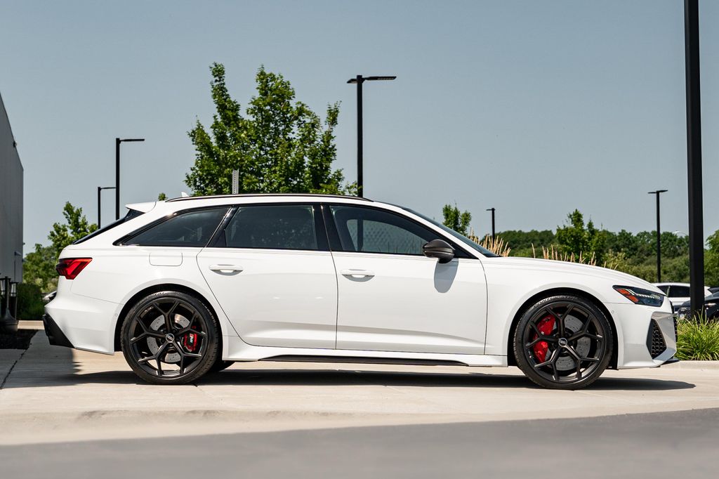 2025 AUDI RS 6 AVANT 4.0T 照片 3
