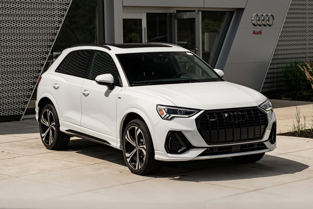 صورة 2 لـ 2023 AUDI Q3 45 S LINE PREMIUM PLUS
