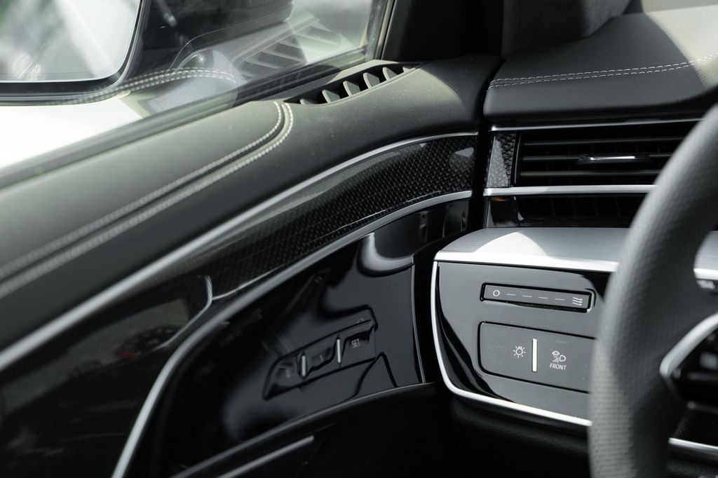 2026 AUDI S8 4.0T 缩略图 12