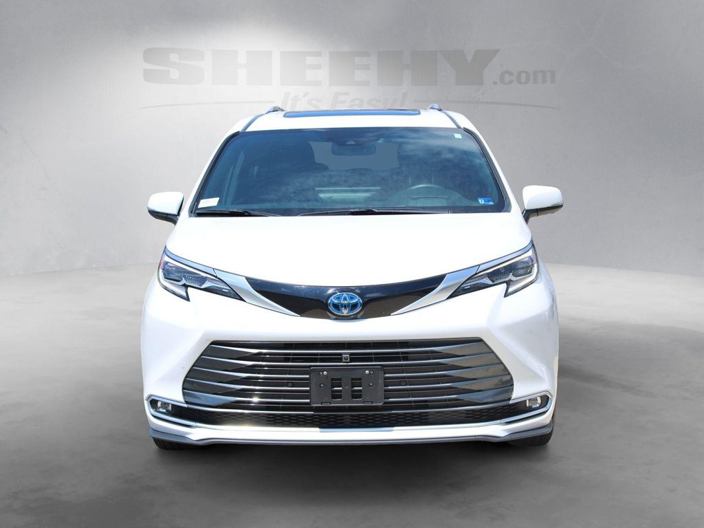 2025 Toyota SIENNA PLATINUM thumbnail 17