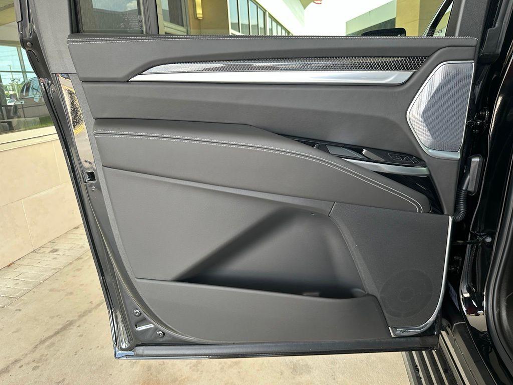 صورة مصغرة 24 لـ 2026 Cadillac ESCALADE ESV V-SERIES