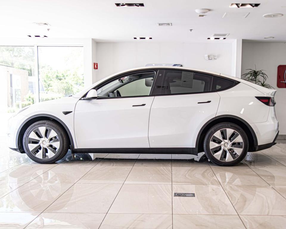 TESLA MODEL Y LONG RANGE - 7