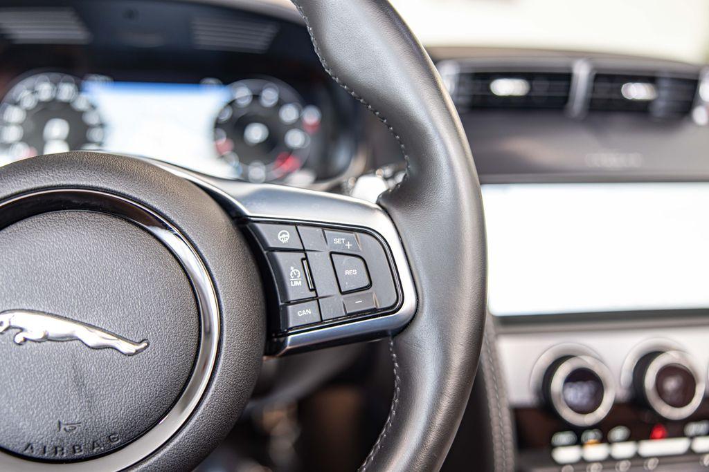 صورة مصغرة 22 لـ 2023 Jaguar F-TYPE P450 R-DYNAMIC
