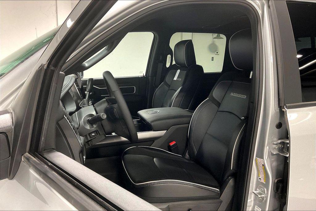 صورة مصغرة 25 لـ 2026 RAM 3500 LARAMIE MEGA CAB 4X4 6'4' BOX