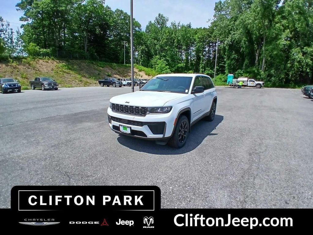 New 2026 Jeep Grand Cherokee Altitude