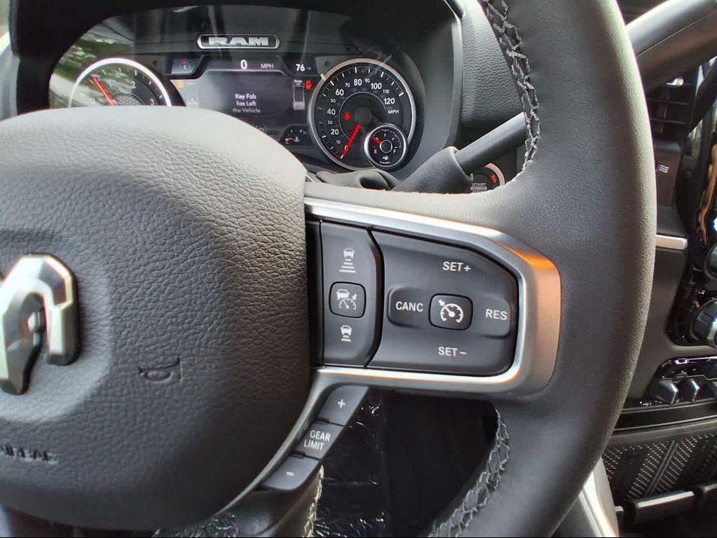 2026 RAM 3500 BIG HORN CREW CAB 4X4 6'4' BOX — миниатюра 23