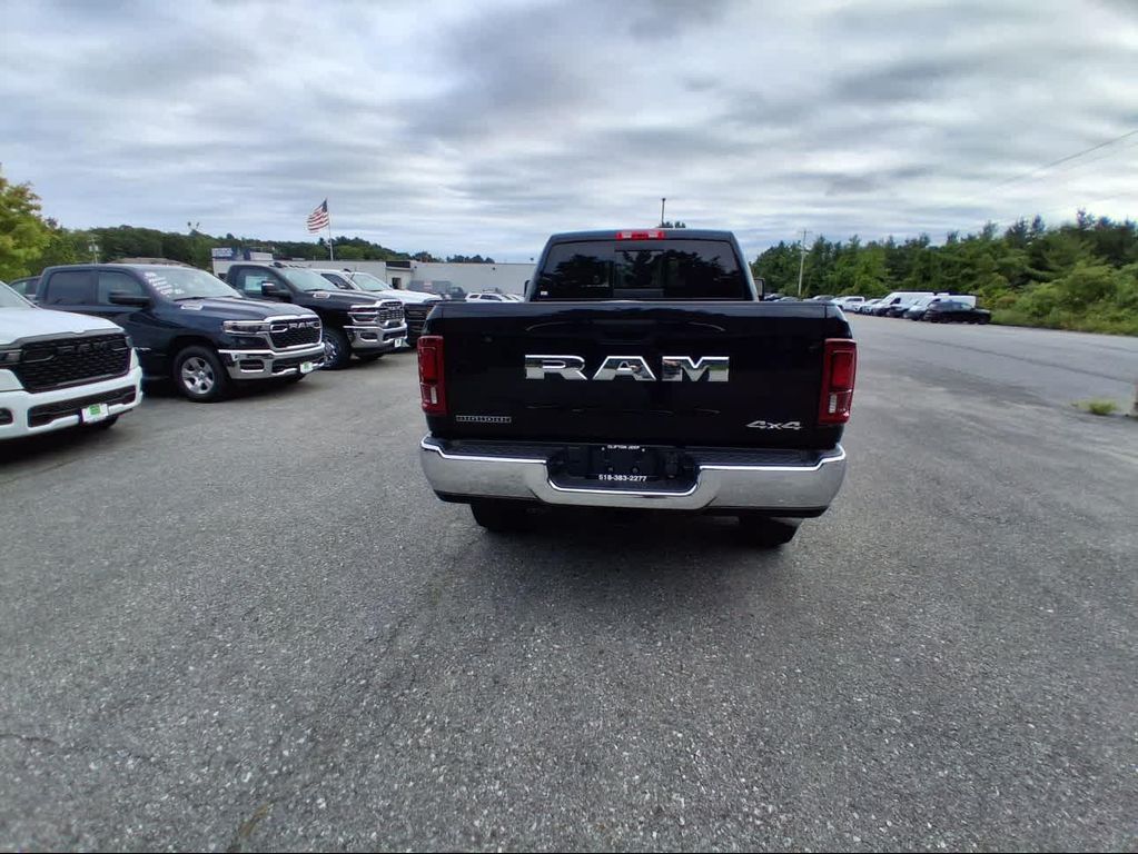 صورة 5 لـ 2026 RAM 3500 BIG HORN CREW CAB 4X4 6'4' BOX