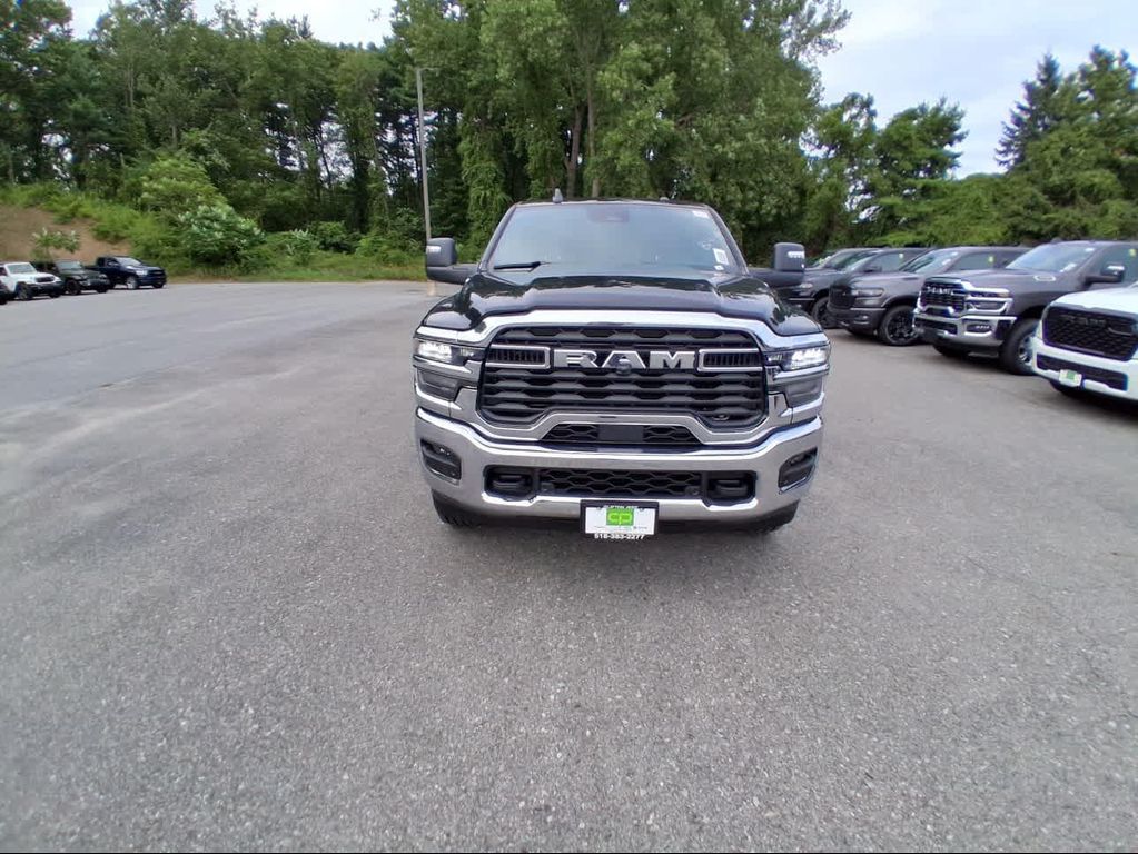 صورة 2 لـ 2026 RAM 3500 BIG HORN CREW CAB 4X4 6'4' BOX