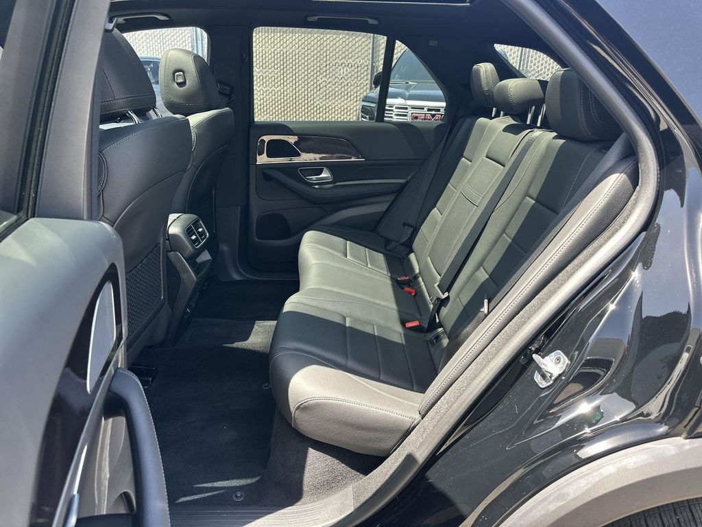 2025 Mercedes-BENZ GLE — миниатюра 25