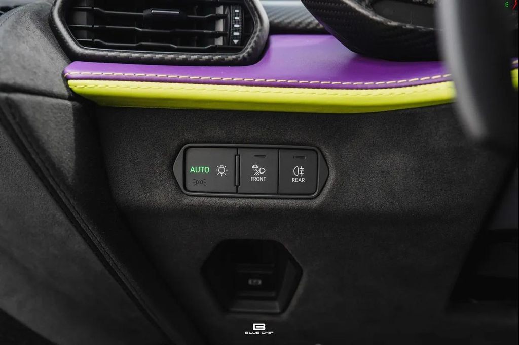 صورة 45 لـ 2024 Lamborghini REVUELTO BASE