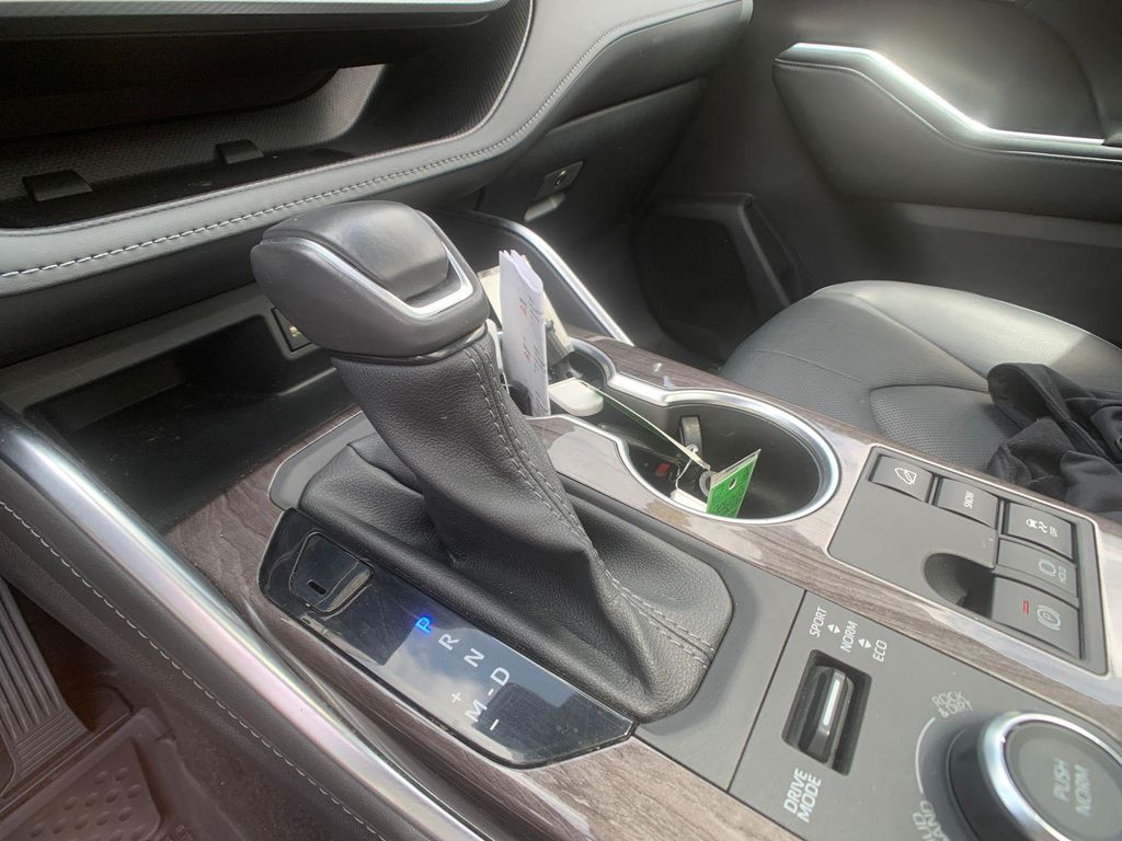 2024 Toyota HIGHLANDER PLATINUM — миниатюра 18