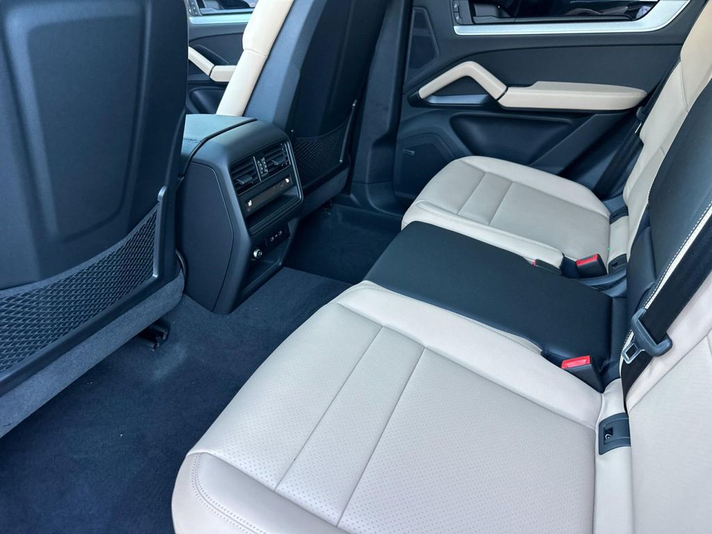 2026 Porsche CAYENNE 缩略图 13