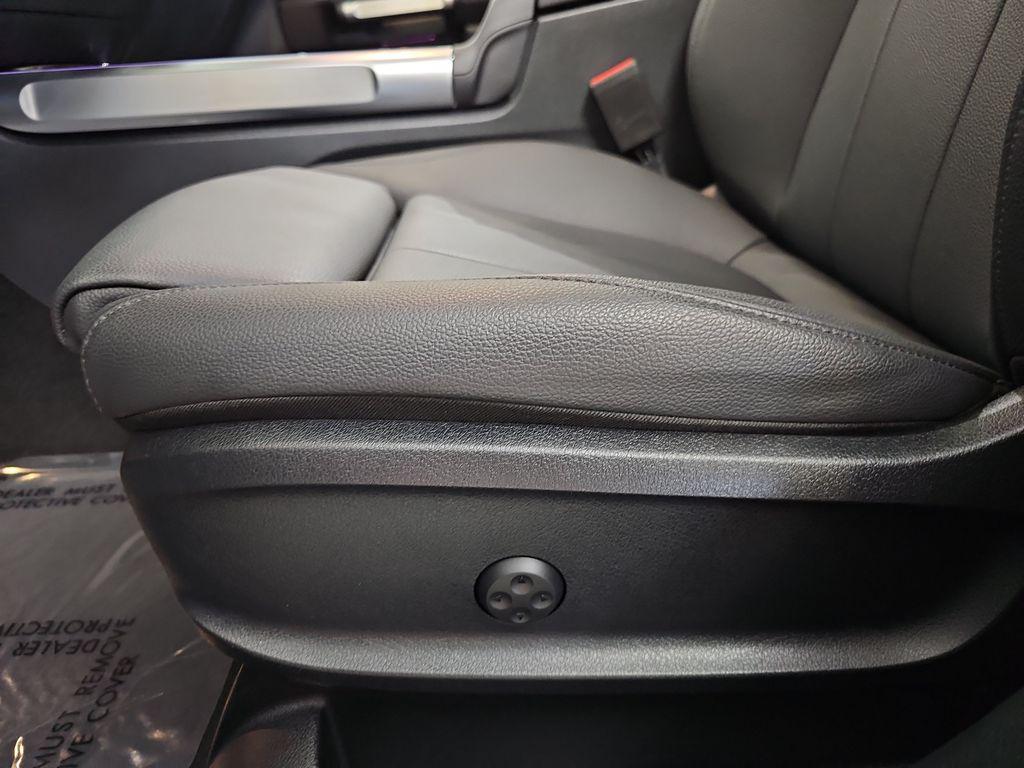 2026 Mercedes-BENZ GLB 缩略图 32