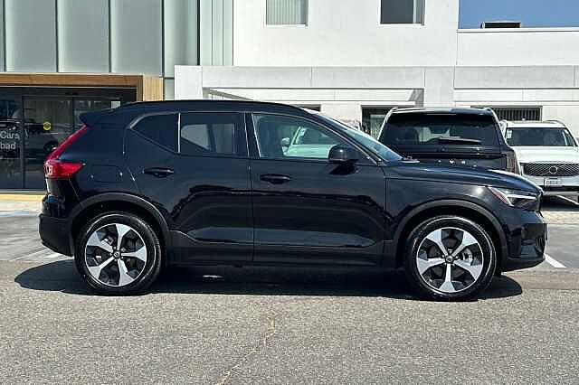 2026 Volvo XC40 PLUS photo 3