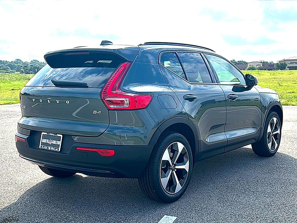2026 Volvo XC40 B4 PLUS photo 8