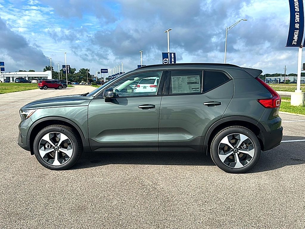 2026 Volvo XC40 B4 PLUS photo 5