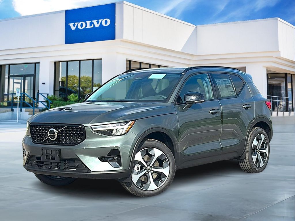 New 2026 Volvo XC40 B4 Plus