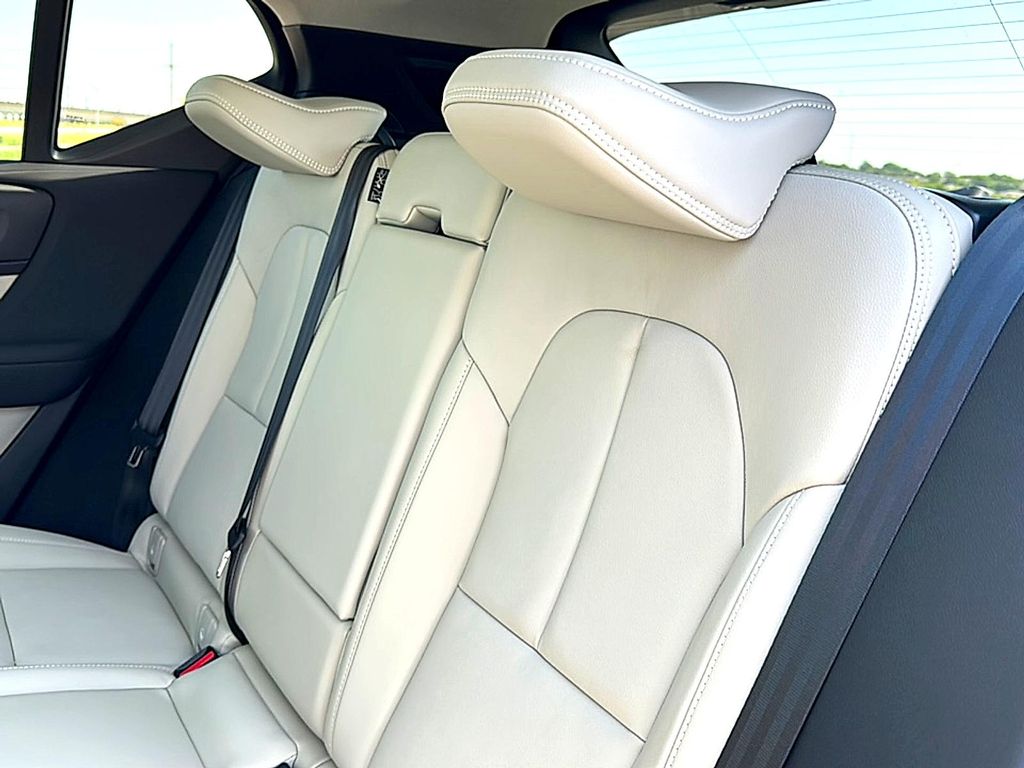 2026 Volvo XC40 PLUS, B5 AWD GAS (MILD HYBRID), DARK — миниатюра 17