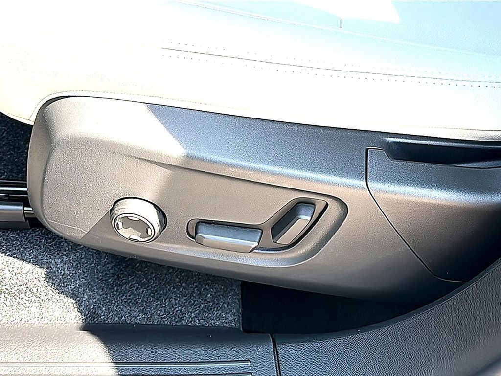 2026 Volvo XC40 PLUS, B5 AWD GAS (MILD HYBRID), DARK — миниатюра 12