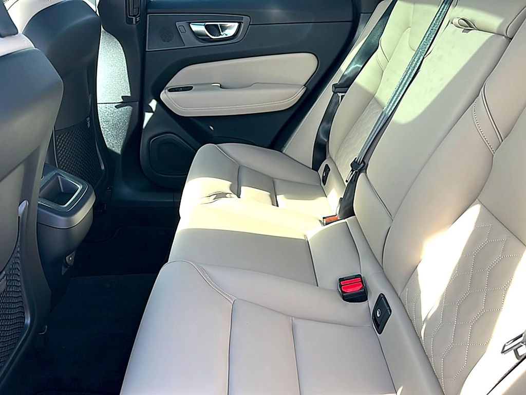 صورة مصغرة 16 لـ 2026 Volvo XC60 B5 PLUS