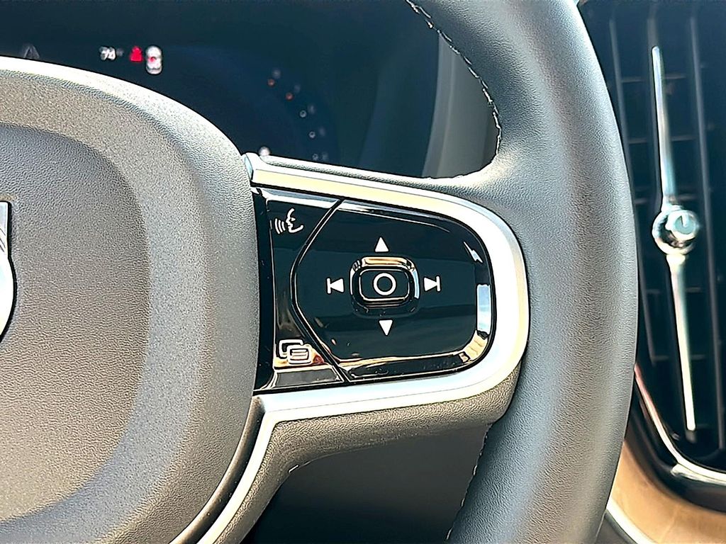 صورة مصغرة 19 لـ 2026 Volvo XC60 B5 PLUS