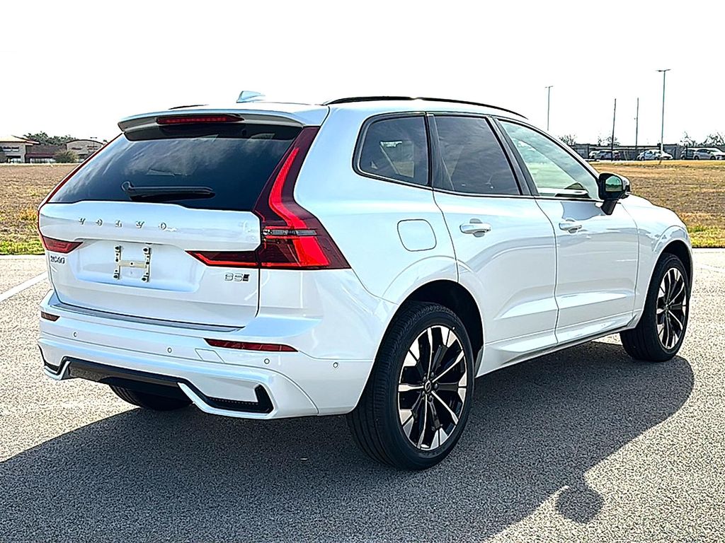 2026 Volvo XC60 B5 PLUS — фото 8