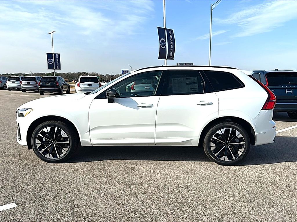 2026 Volvo XC60 B5 PLUS — фото 5