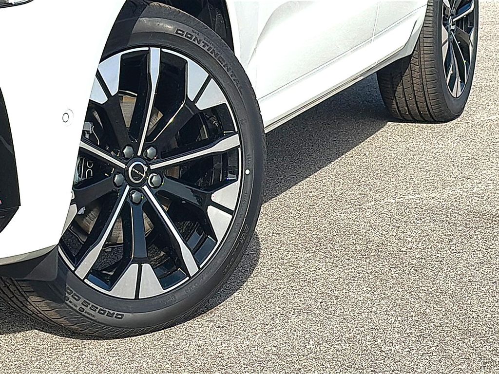 2026 Volvo XC60 B5 PLUS — фото 3