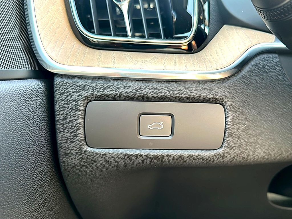 صورة مصغرة 26 لـ 2026 Volvo XC60 B5 PLUS