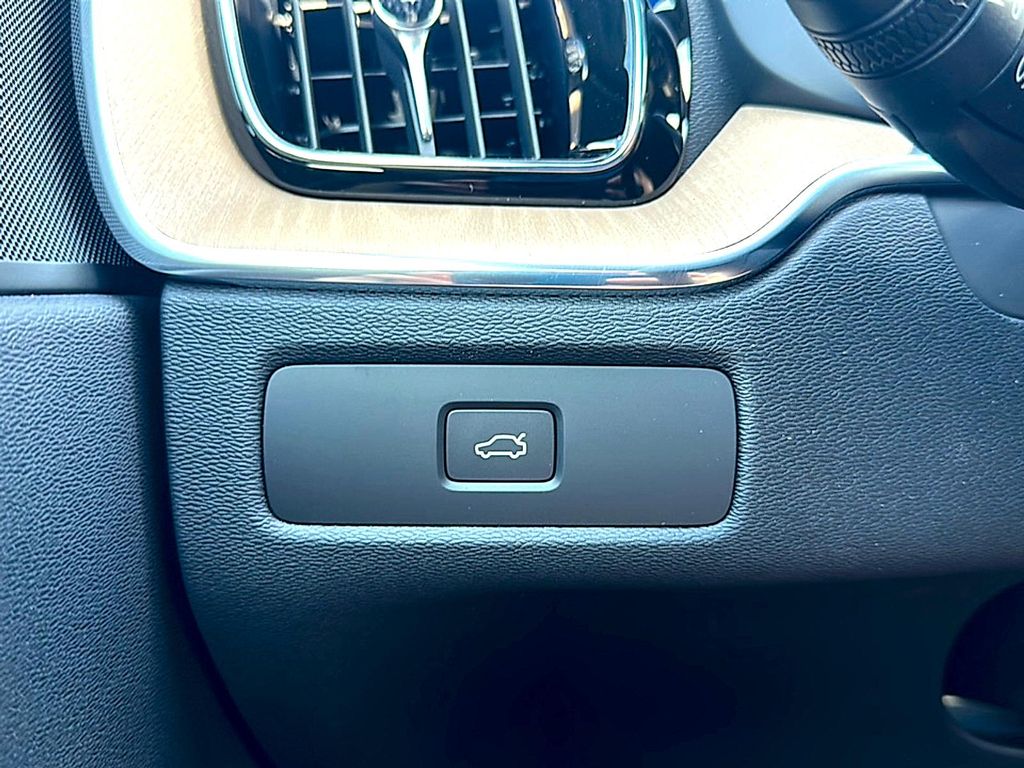 صورة مصغرة 26 لـ 2026 Volvo XC60 B5 CORE