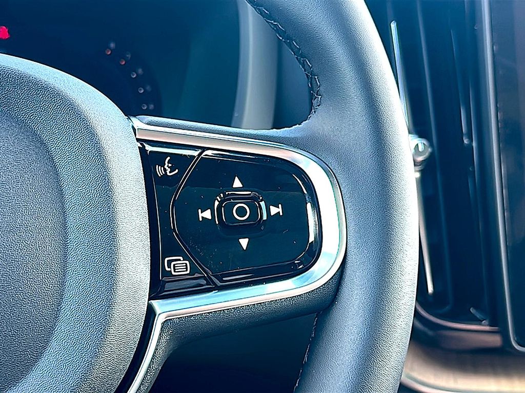 صورة مصغرة 19 لـ 2026 Volvo XC60 B5 CORE