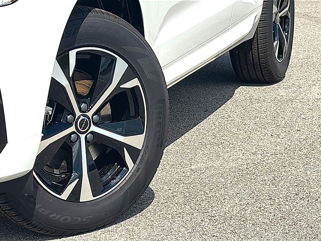 2026 Volvo XC60 B5 CORE — фото 3