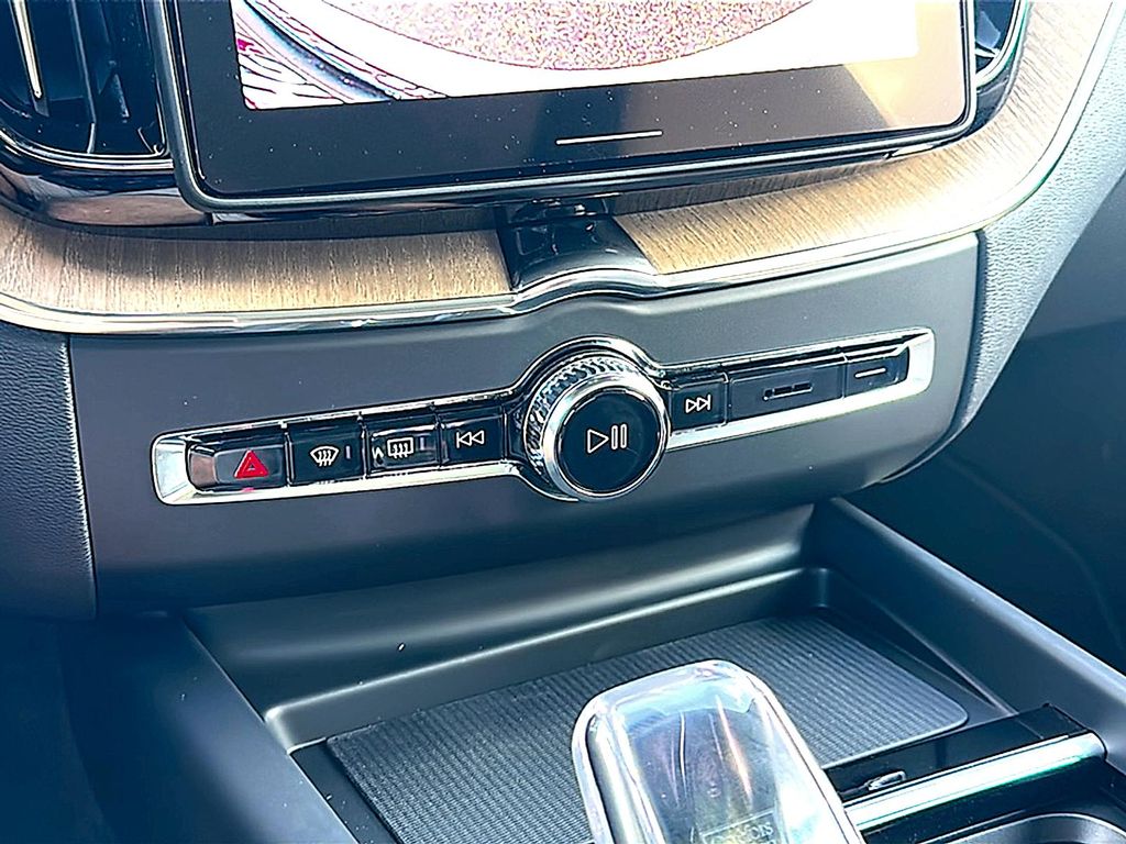 صورة مصغرة 24 لـ 2026 Volvo XC60 B5 CORE