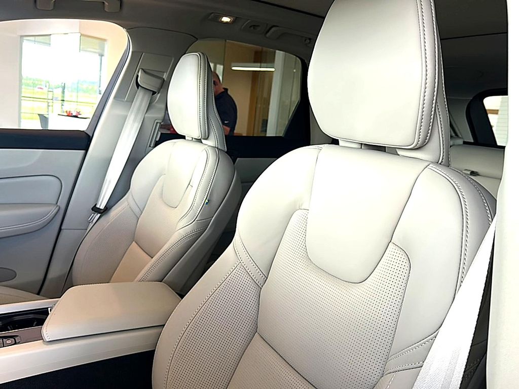 صورة مصغرة 11 لـ 2026 Volvo XC60 B5 ULTRA