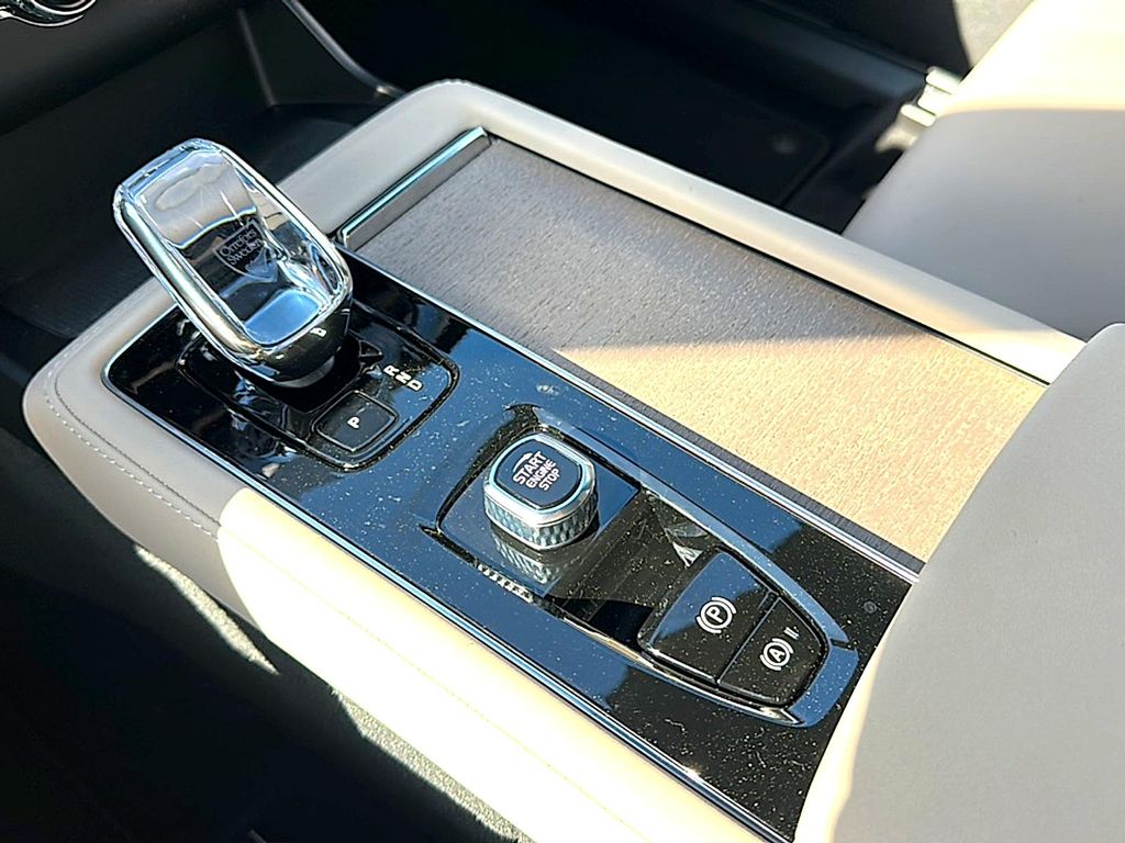 2026 Volvo XC90 PLUS, B6 AWD GAS (MILD HYBRID), GASOLINE, BRI — миниатюра 26