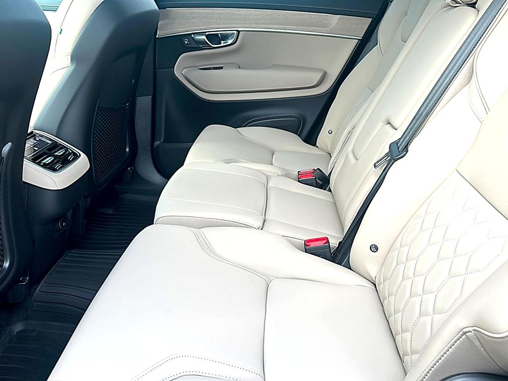 2026 Volvo XC90 B6 PLUS 7-SEATER — миниатюра 15