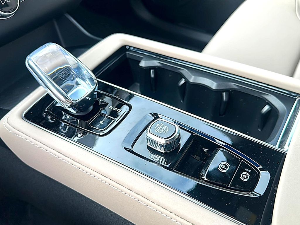 2026 Volvo XC90 B6 PLUS 7-SEATER — миниатюра 24
