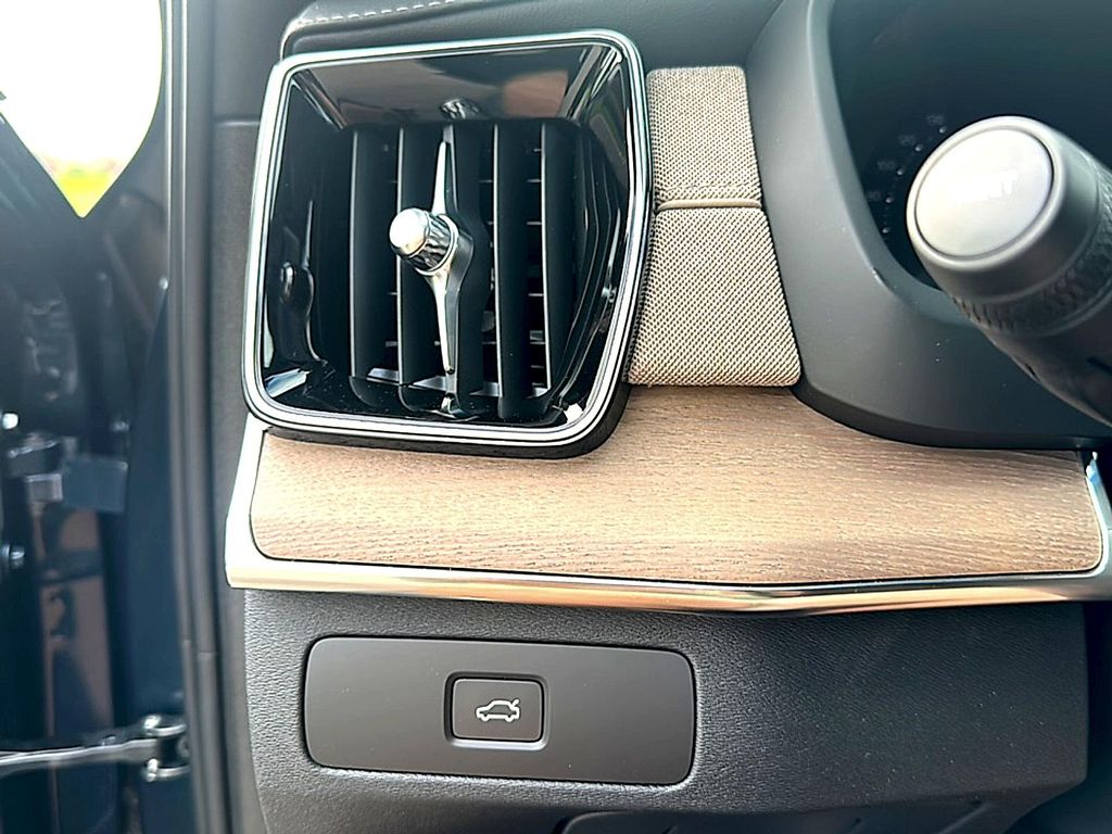 2026 Volvo XC90 B6 PLUS 7-SEATER — миниатюра 25