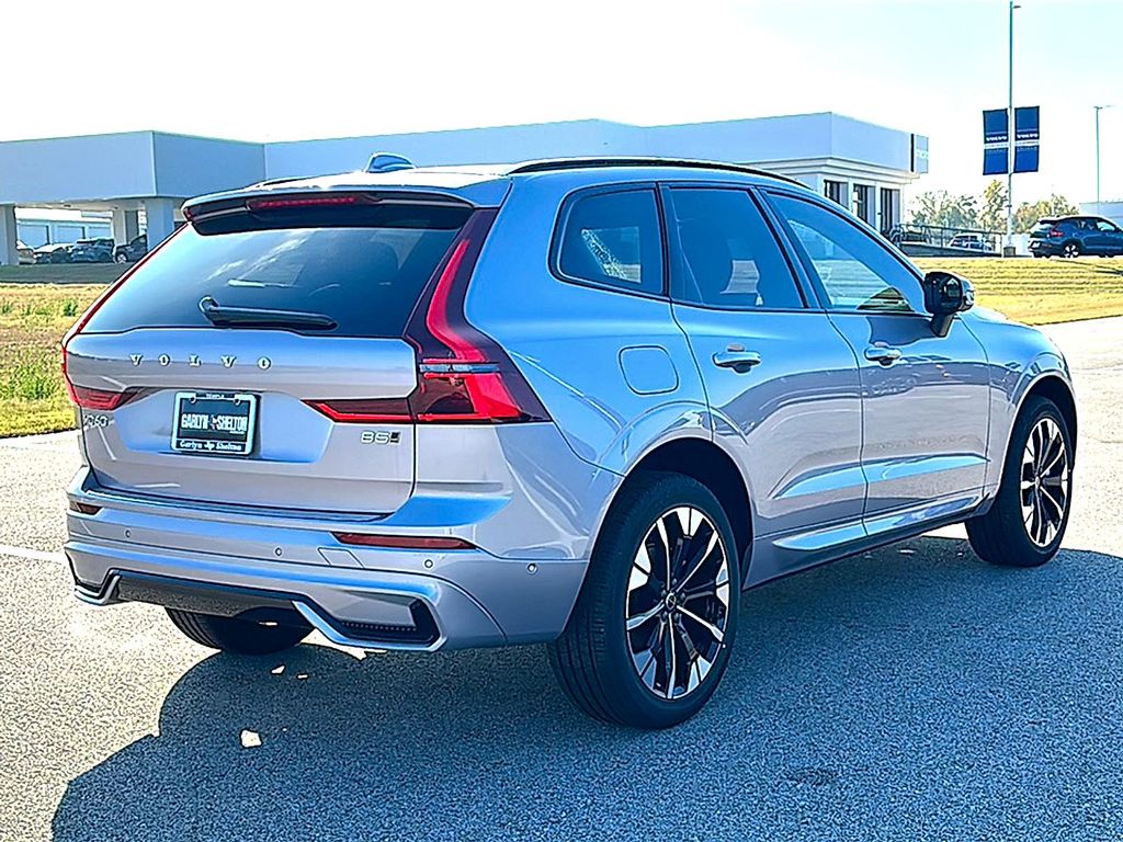 2026 Volvo XC60 B5 PLUS — фото 8